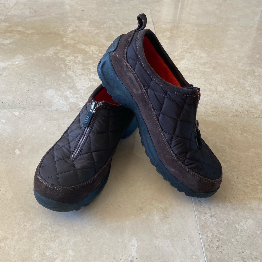 Lands’ End Brown Quilted Snow Shoe